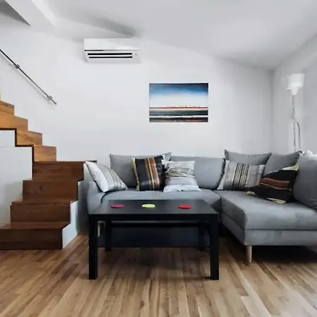 Star Dust Loft With Mezzanine & Ac - Old Town